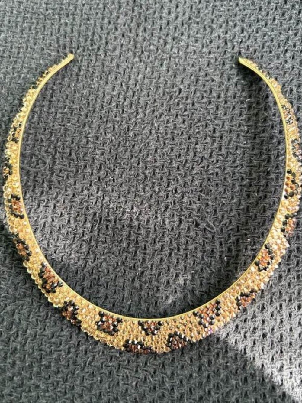 Amazing Leopard-spotted golden choker